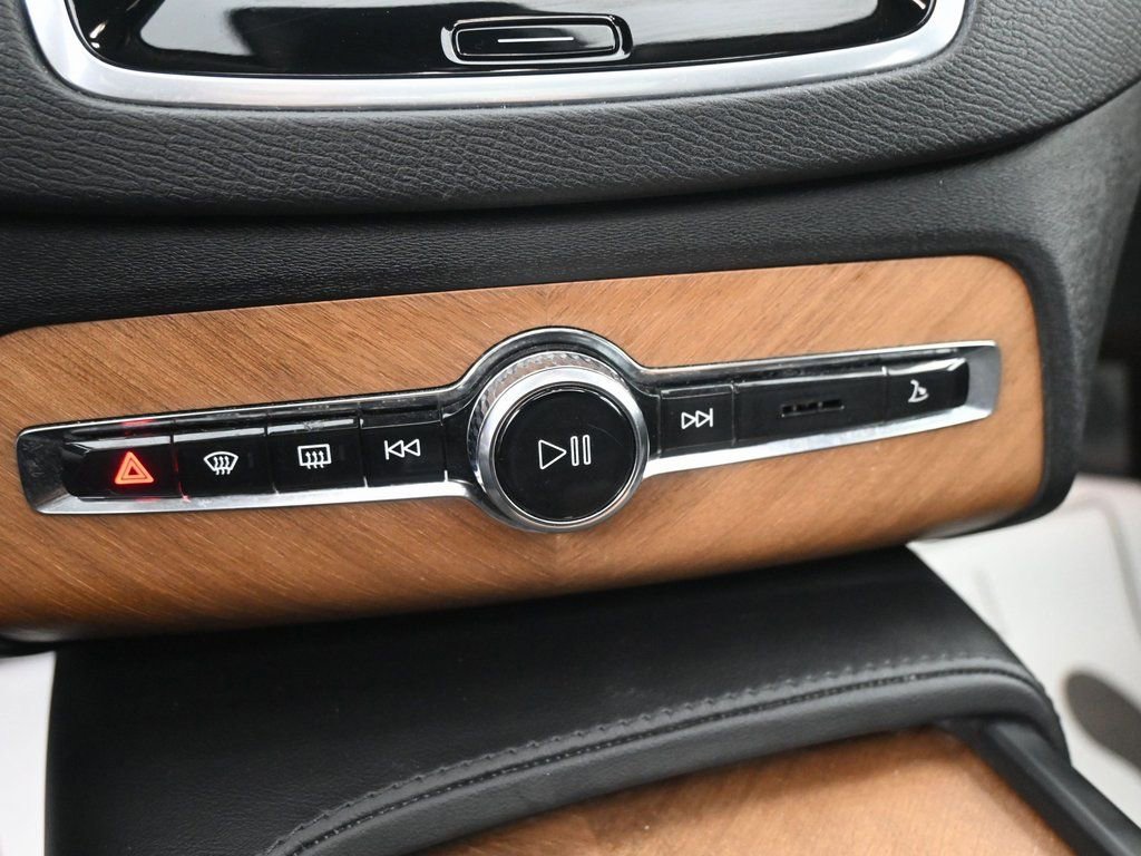Used 2024 Volvo XC90 B6 Plus w/ Protection Package Premier image 15