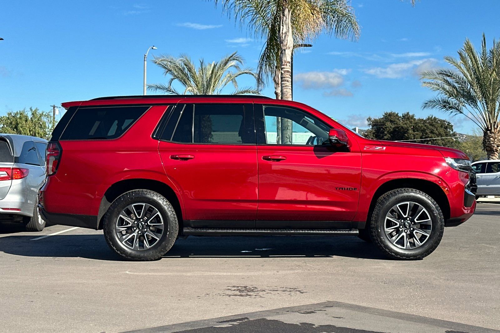 Used 2022 Chevrolet Tahoe Z71 w/ Luxury Package image 3