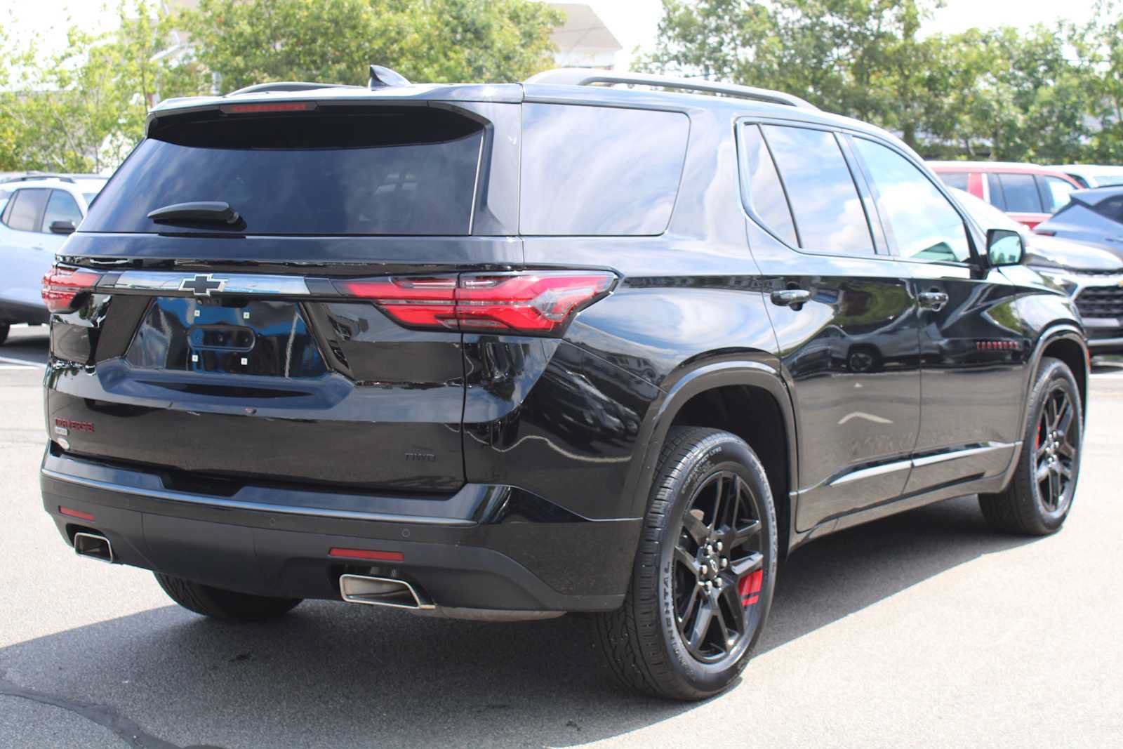 Certified 2024 Chevrolet Traverse Premier w/ Redline Edition AWD/4WD image 7