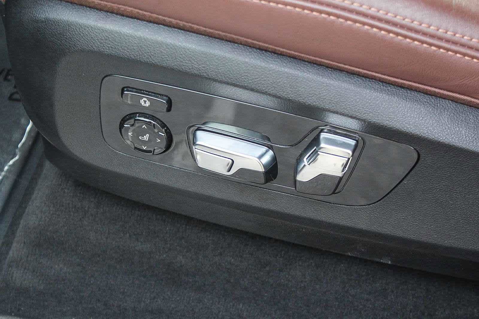 Used 2025 BMW X7 M60i AWD/4WD image 30