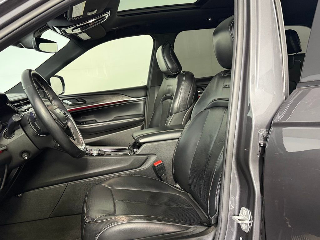 Used 2022 Jeep Grand Cherokee Overland image 23