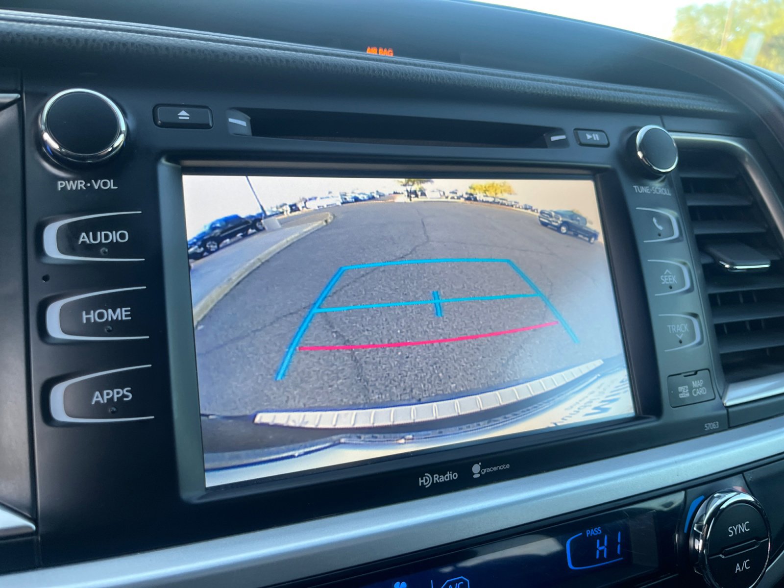 Used 2015 Toyota Highlander XLE image 29