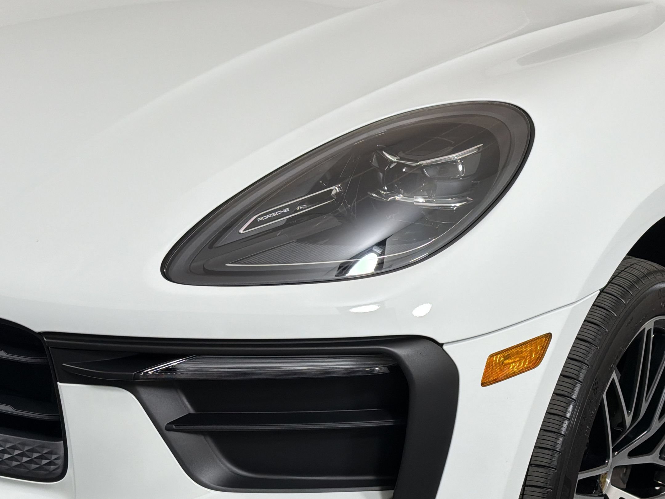 Certified 2026 Porsche Macan AWD/4WD image 13