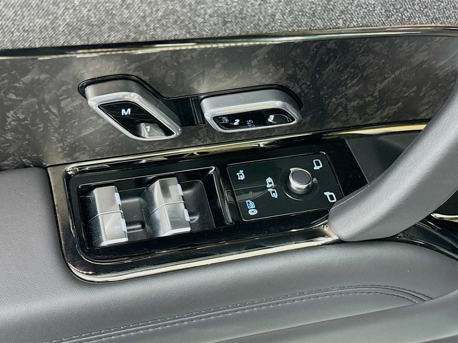 Certified 2025 Land Rover Range Rover Sport Dynamic SE AWD/4WD image 19