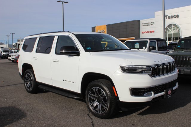 Used 2024 Jeep Wagoneer 4WD w/ Premium Group I image 1