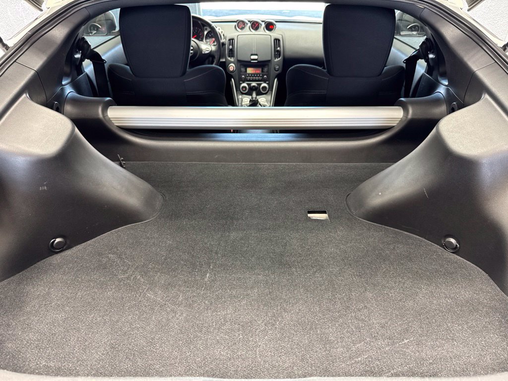 Used 2016 Nissan 370Z Coupe RWD image 17