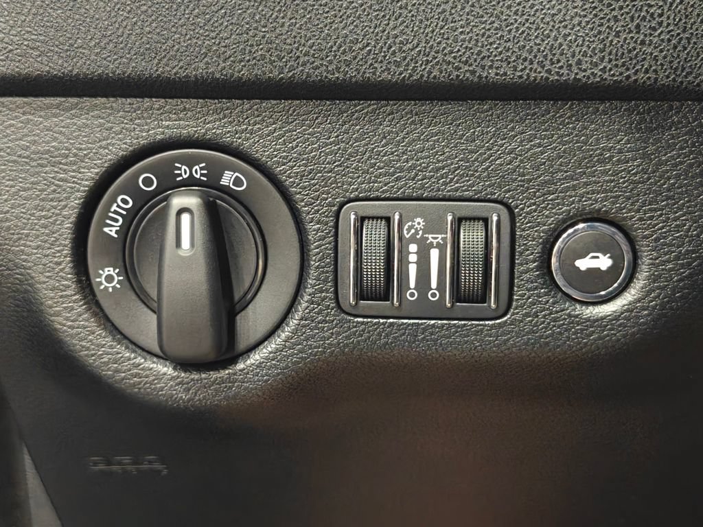 Used 2018 Dodge Charger SXT RWD image 39