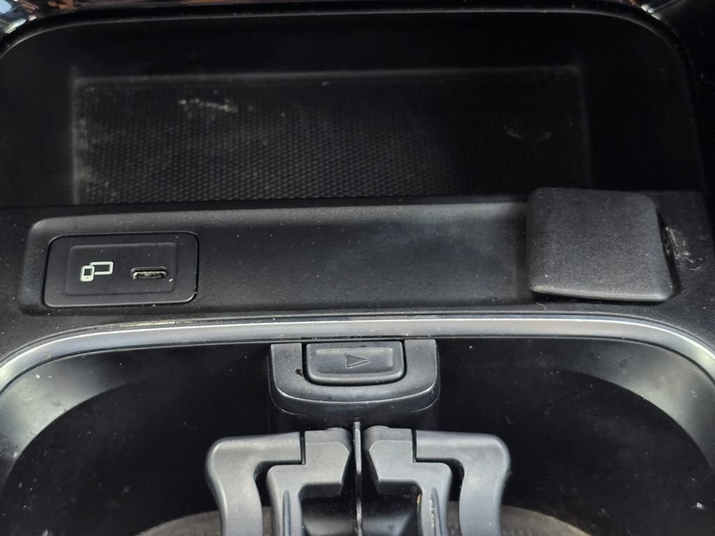 Used 2020 Mercedes-Benz GLB 250 4MATIC image 30