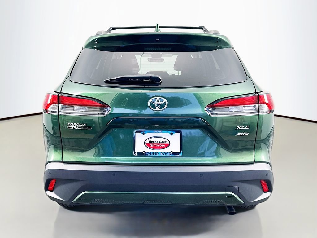 Used 2022 Toyota Corolla Cross XLE image 6