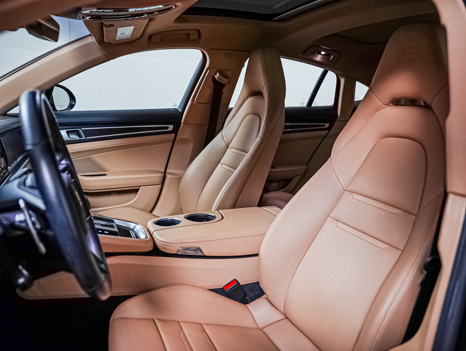 Certified 2023 Porsche Panamera Platinum Edition image 5