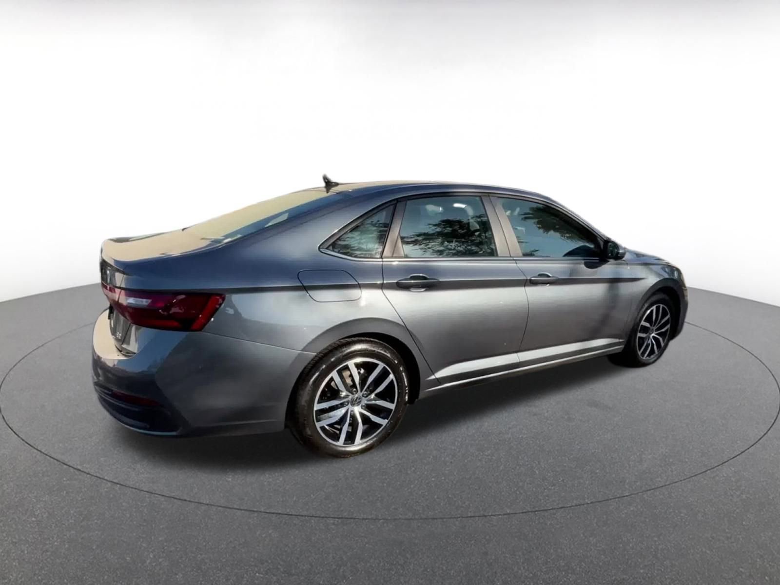 Used 2025 Volkswagen Jetta SE image 22