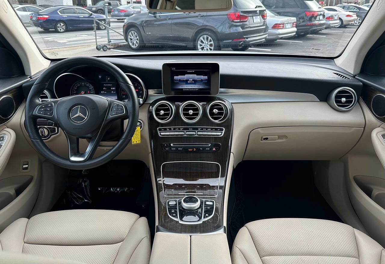 Used 2019 Mercedes-Benz GLC 300 w/ Premium Package image 20