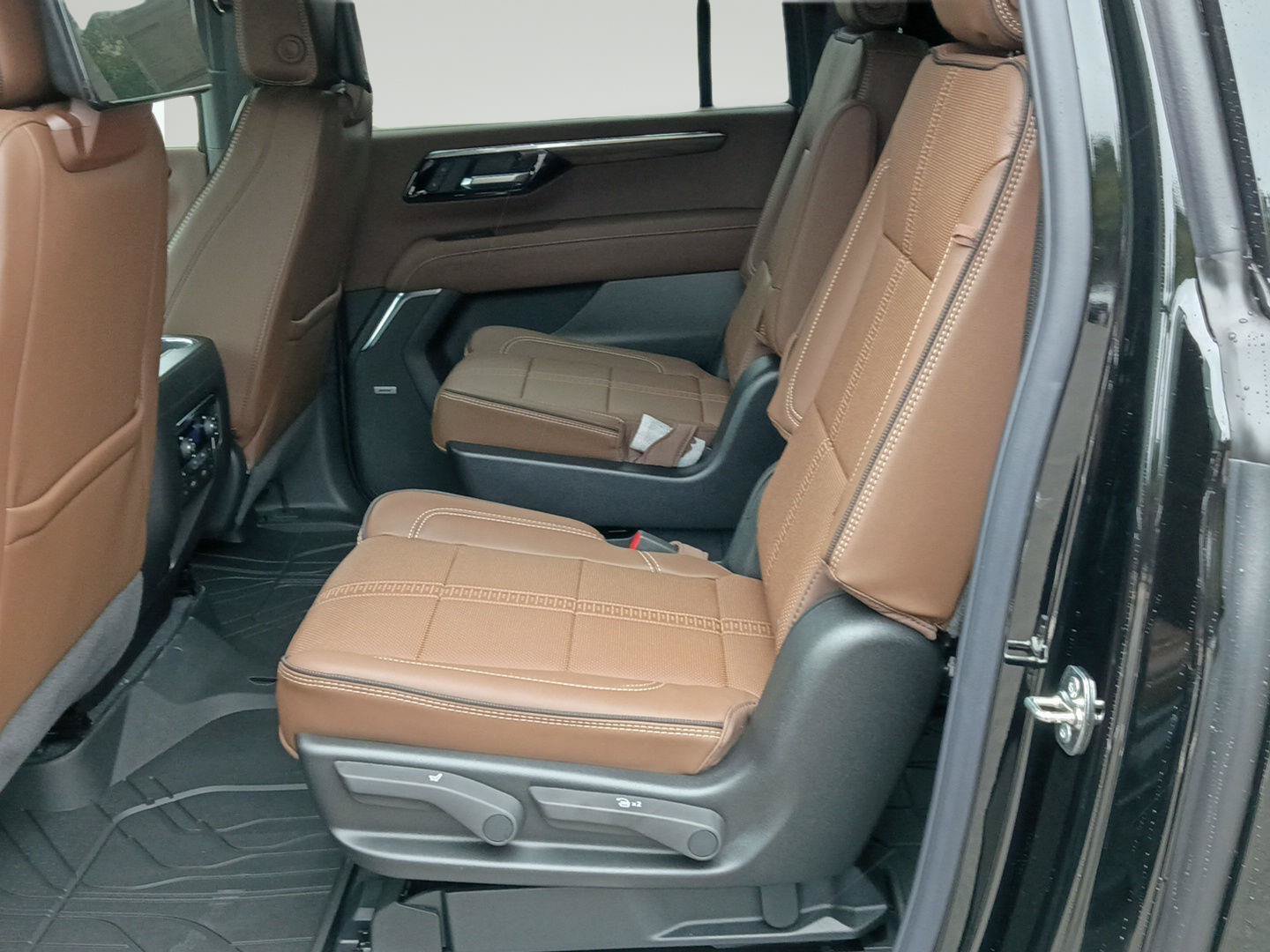 New 2026 Chevrolet Suburban High Country AWD/4WD image 23