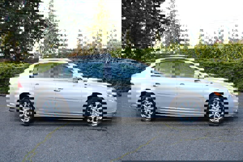 Used 2010 Buick Lucerne CXL image 11