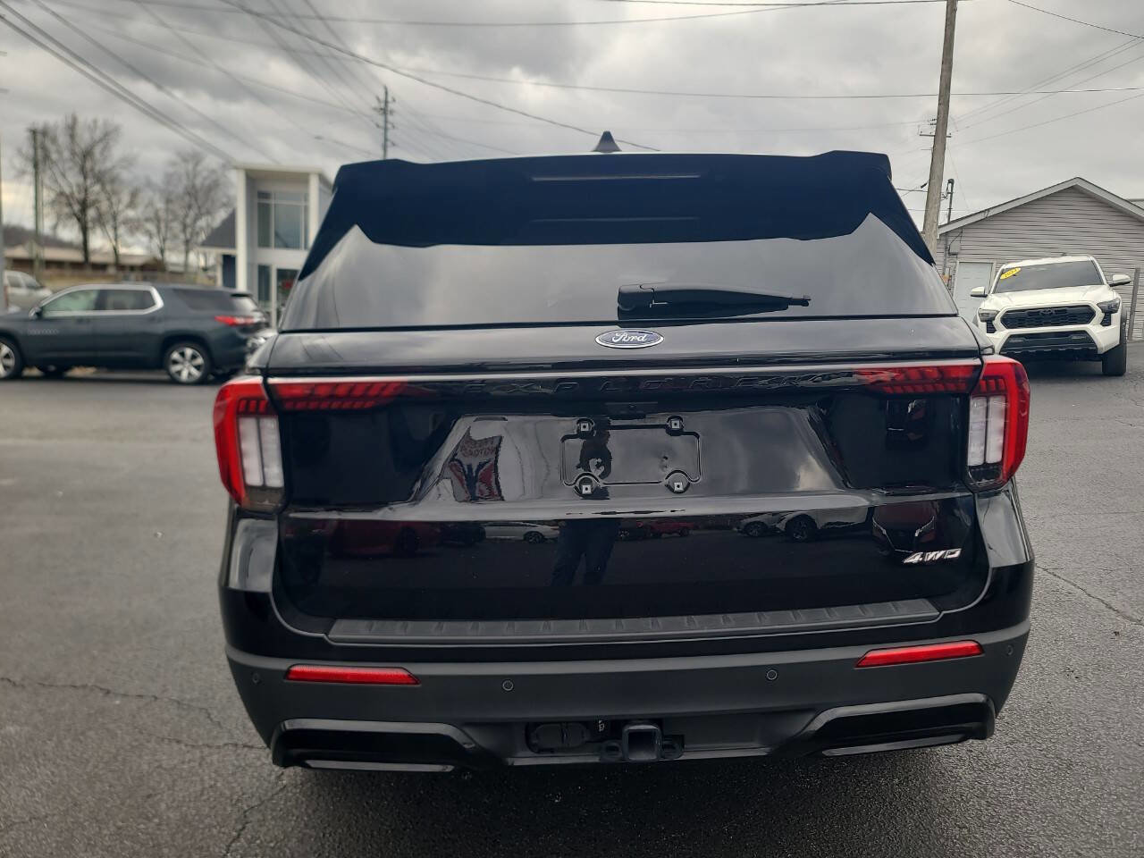 Used 2025 Ford Explorer ST-Line w/ ST-Line Street Pack image 7