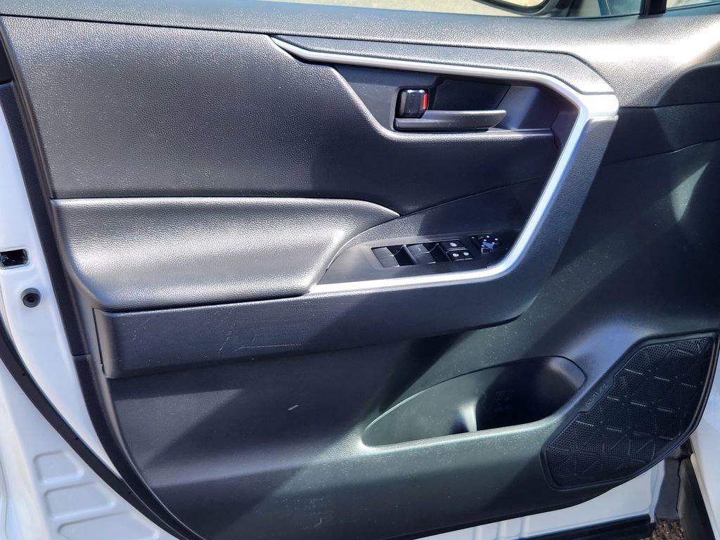 Used 2025 Toyota RAV4 LE image 8
