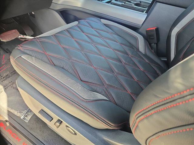 New 2026 Ford F250 Lariat w/ Black Appearance Package image 4