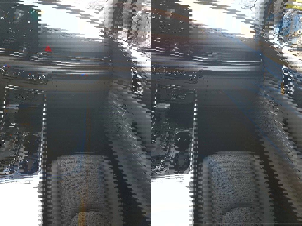 Used 2025 Kia Carnival EX image 27