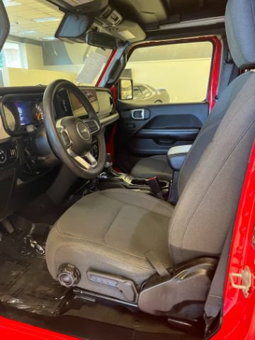 Used 2024 Jeep Wrangler Unlimited Sahara AWD/4WD image 10