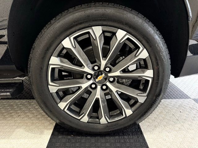 New 2026 Chevrolet Suburban High Country image 13
