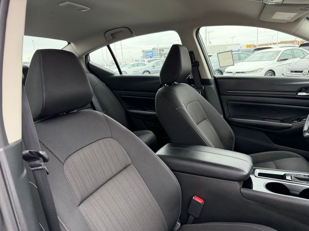 Used 2024 Nissan Altima 2.5 SV FWD image 21