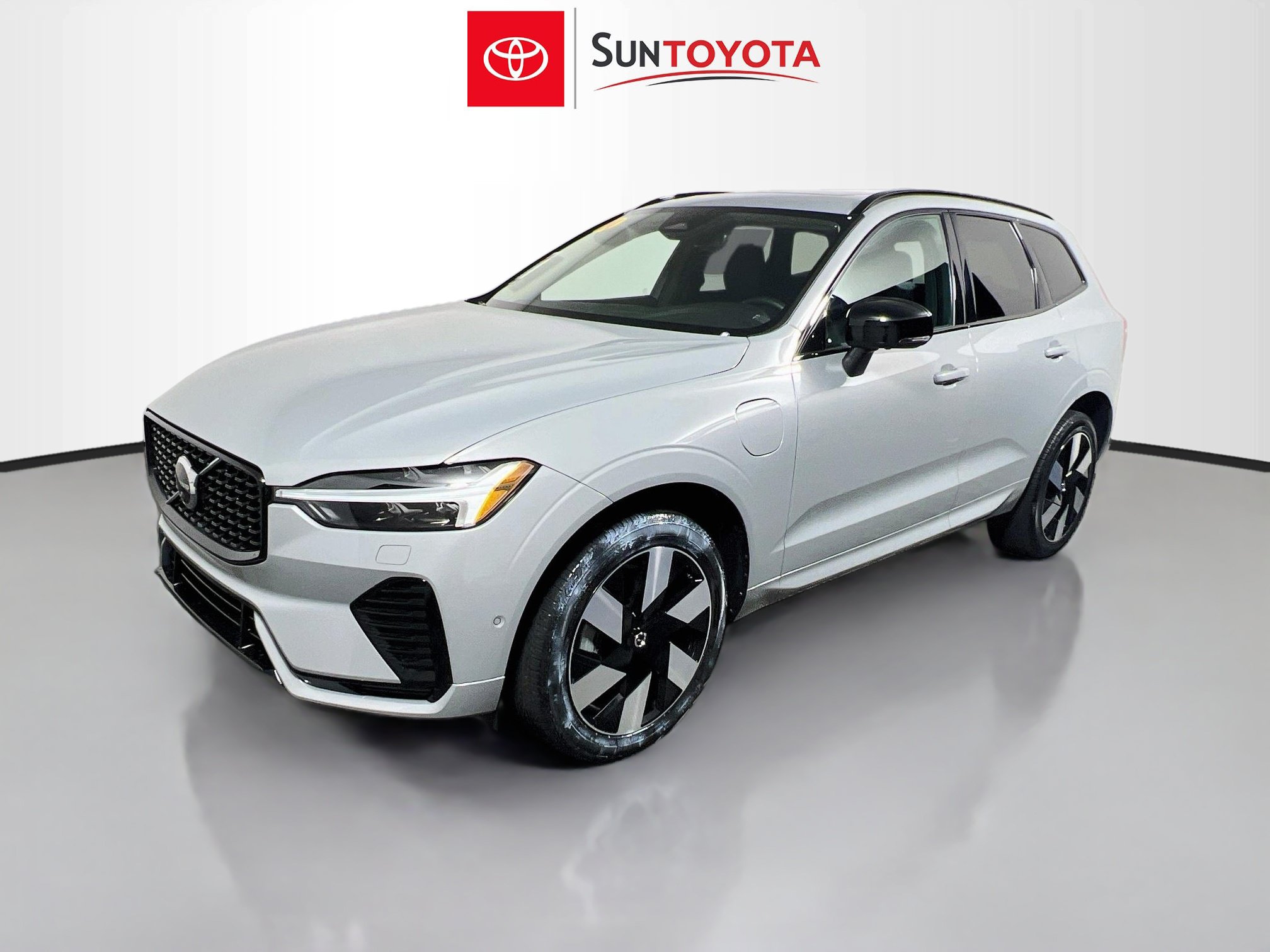 Used 2024 Volvo XC60 T8 Plus w/ Protection Package Premier AWD/4WD image 9