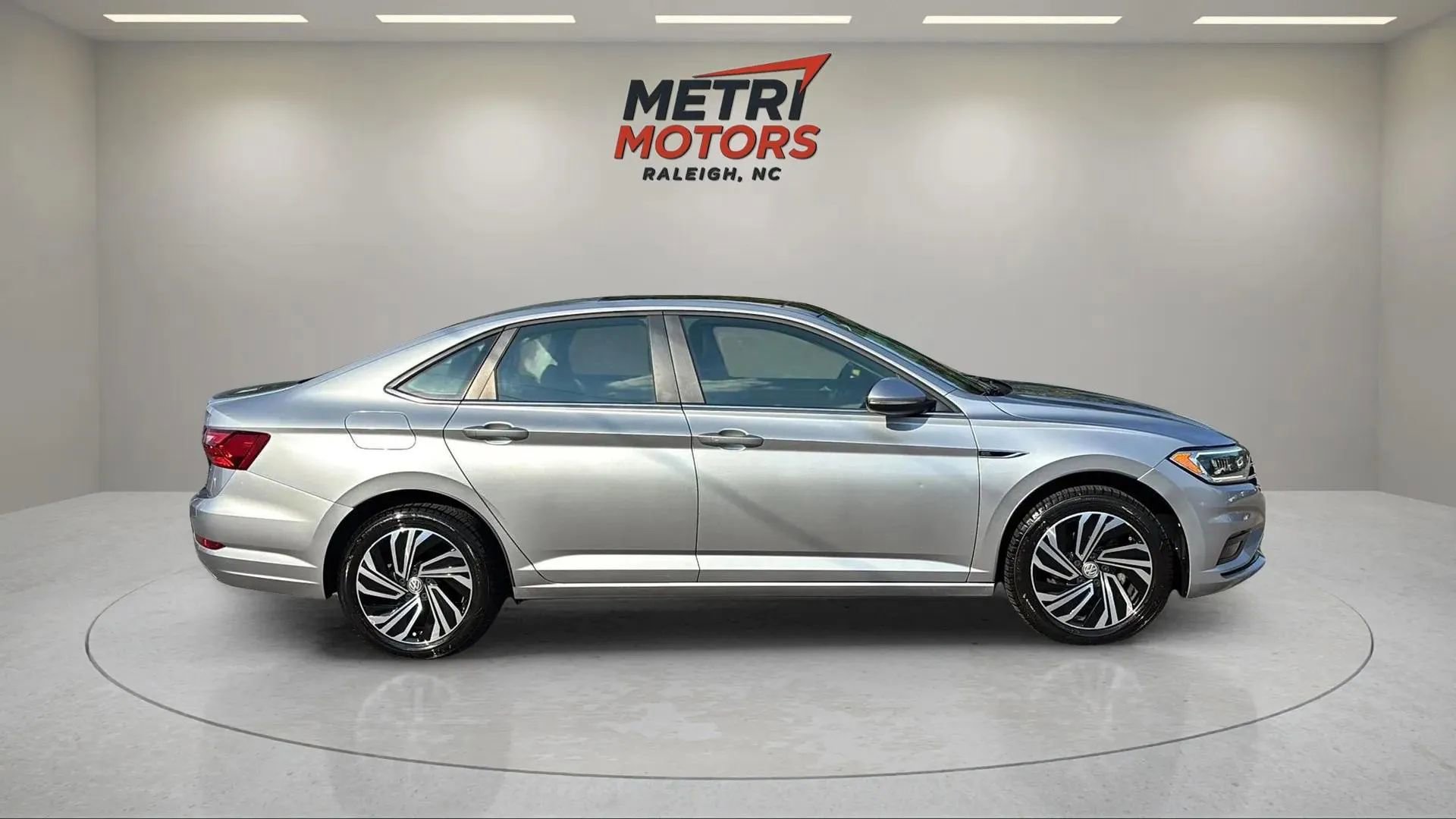 Used 2020 Volkswagen Jetta SEL Premium image 3