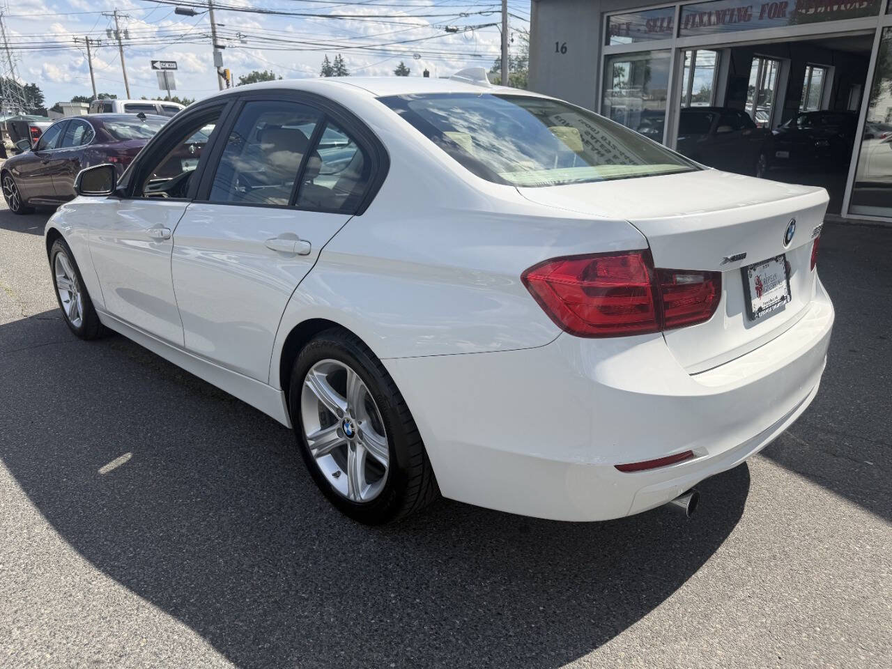 Used 2014 BMW 320i xDrive Sedan AWD/4WD image 5