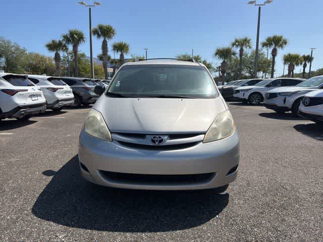 Used 2010 Toyota Sienna FWD image 4