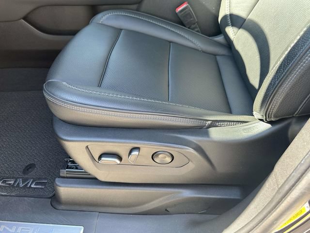 Used 2022 GMC Yukon XL Denali w/ Denali Premium Package AWD/4WD image 28
