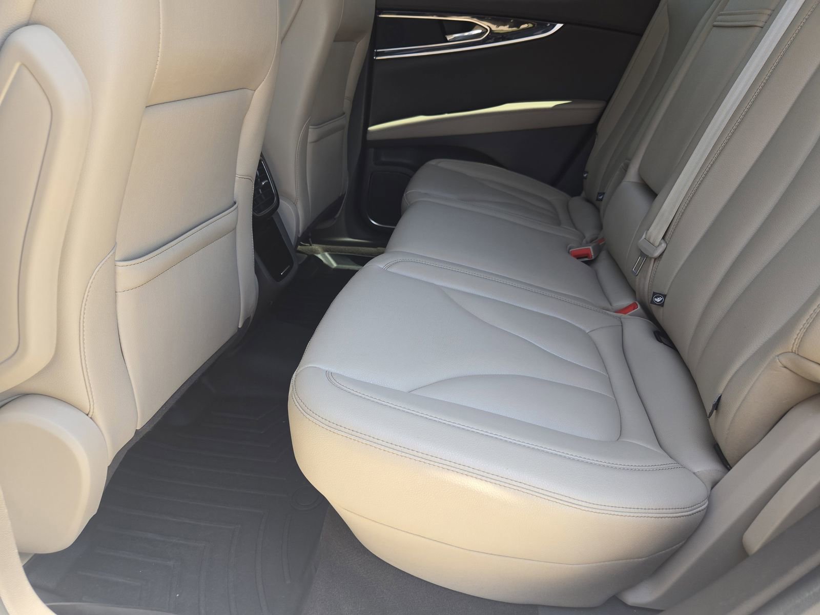 Used 2022 Lincoln Nautilus FWD w/ Premium Package image 32
