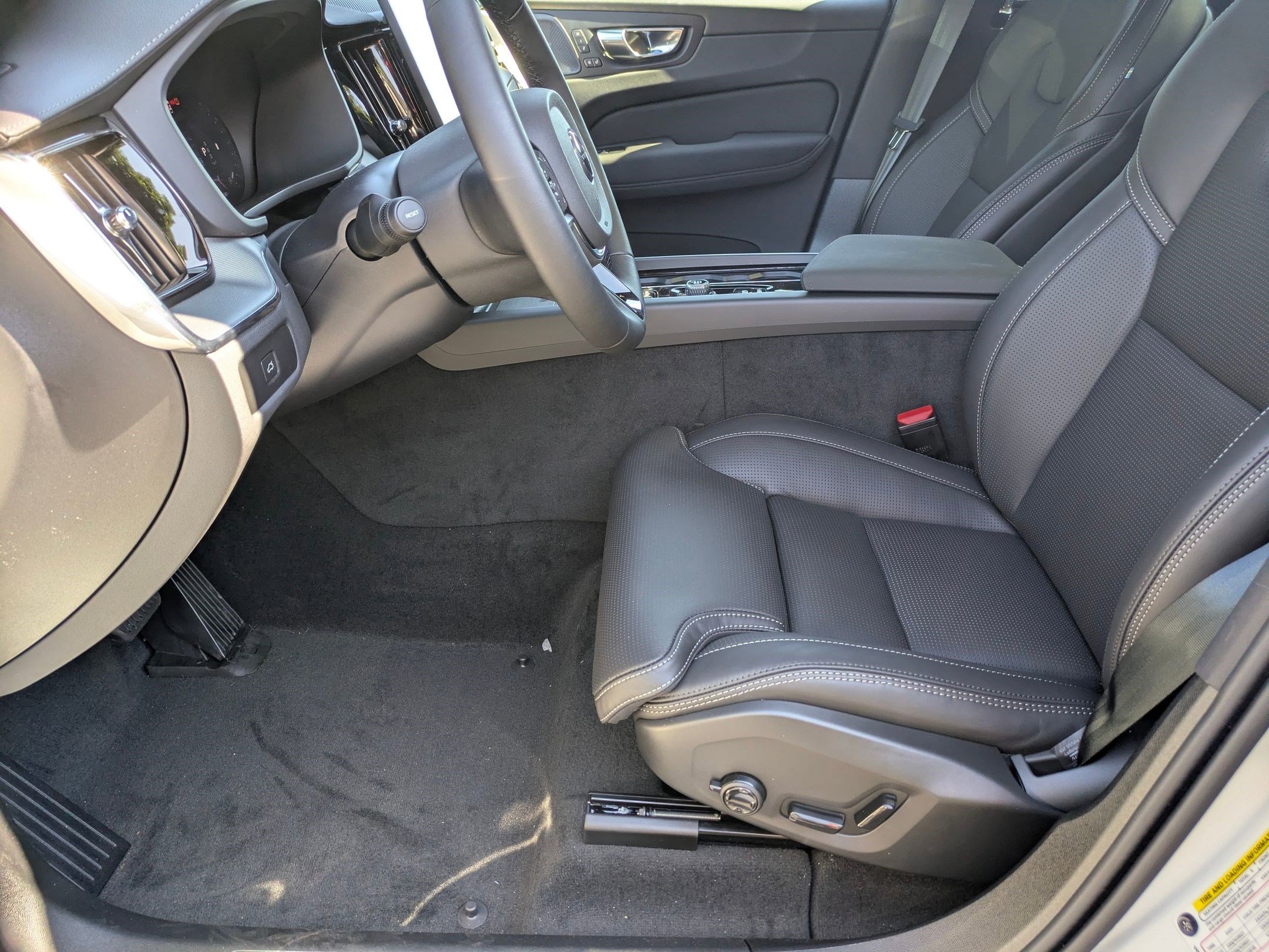 New 2026 Volvo XC60 B5 Ultra w/ Protection Package Premier image 9