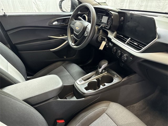 Certified 2025 Chevrolet Trax LS image 25