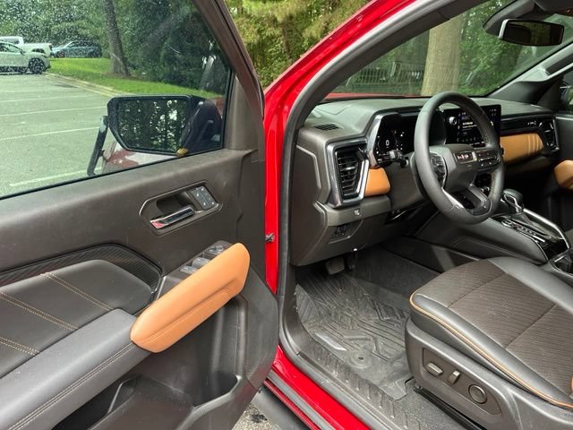 Used 2023 GMC Canyon AT4 w/ AT4 Premium Package AWD/4WD image 4