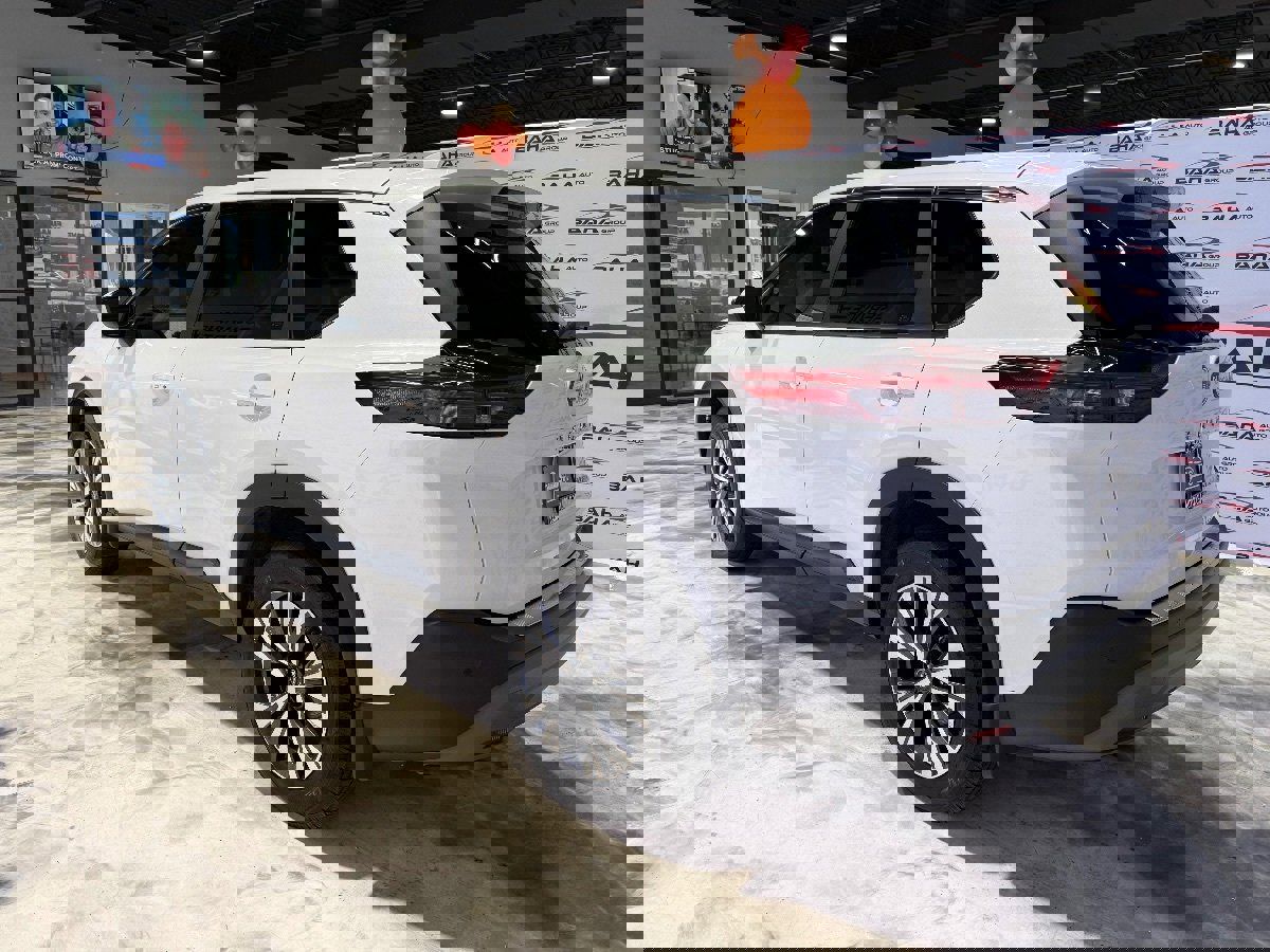 Used 2023 Nissan Rogue SV image 10