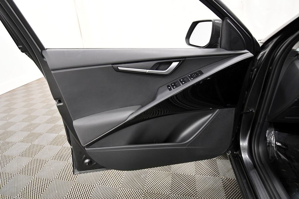 Certified 2025 Kia Niro EX FWD image 13