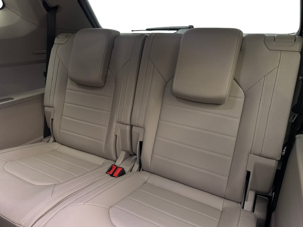 Used 2025 Volkswagen Atlas SEL AWD/4WD image 43