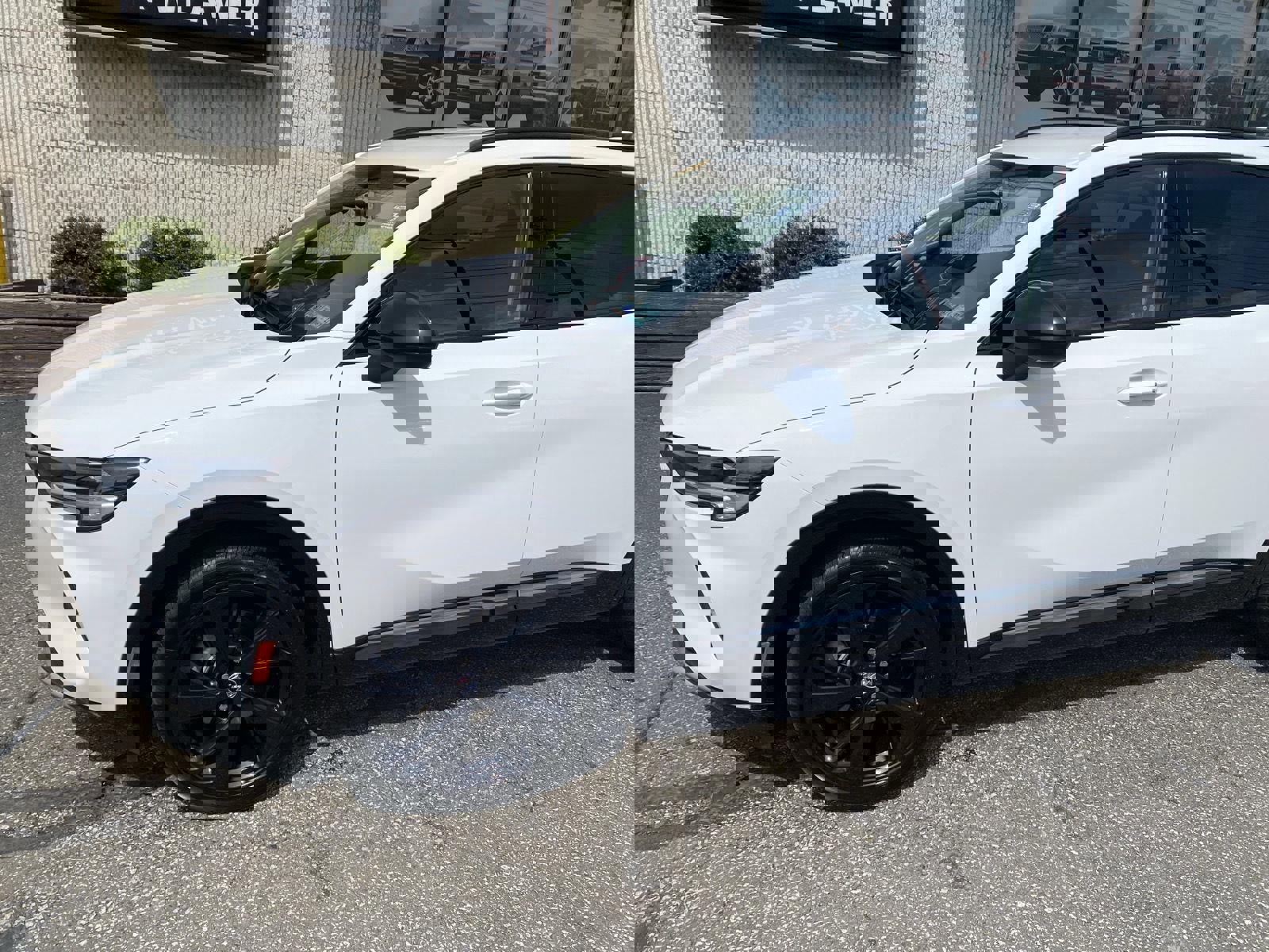 Used 2023 Buick Envision Preferred w/ Sport Touring Package image 3