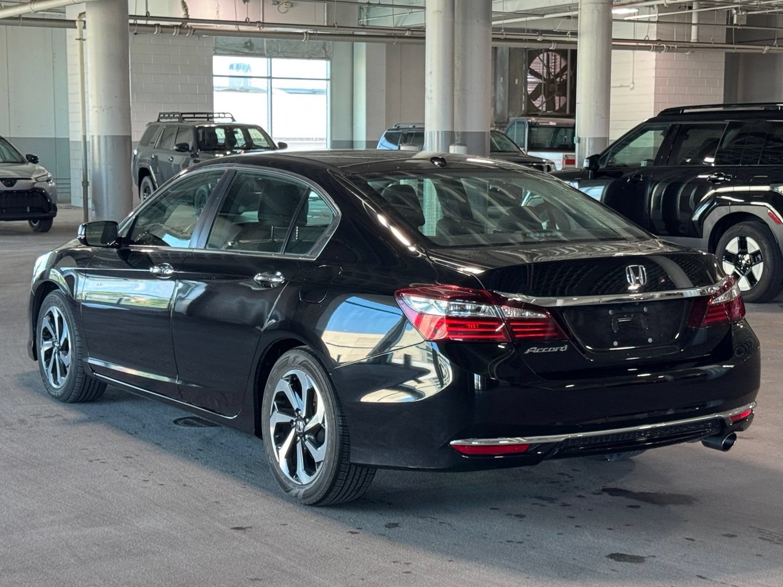 Used 2017 Honda Accord EX-L image 8