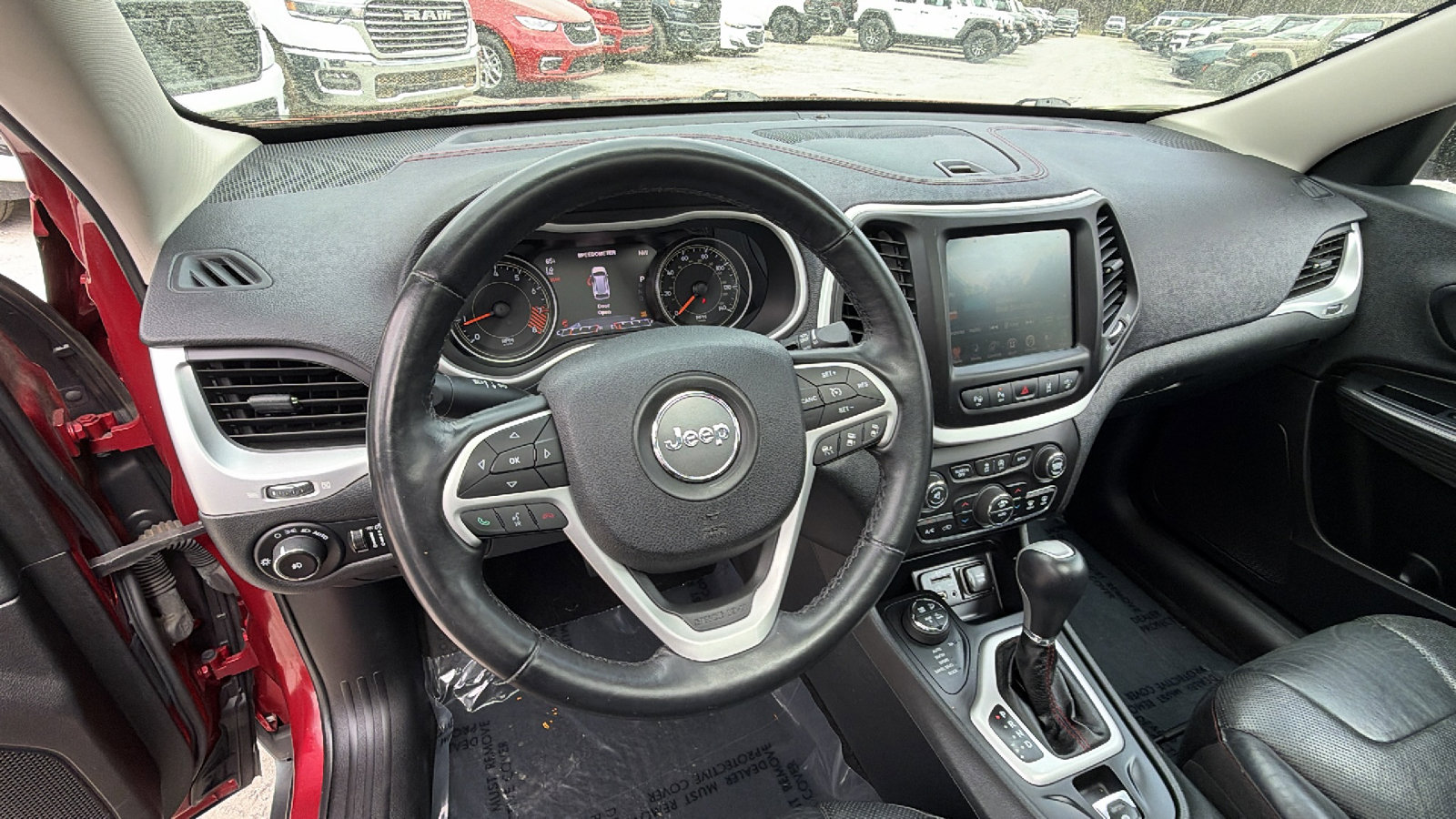 Used 2015 Jeep Cherokee Trailhawk w/ Comfort/Convenience Group image 26