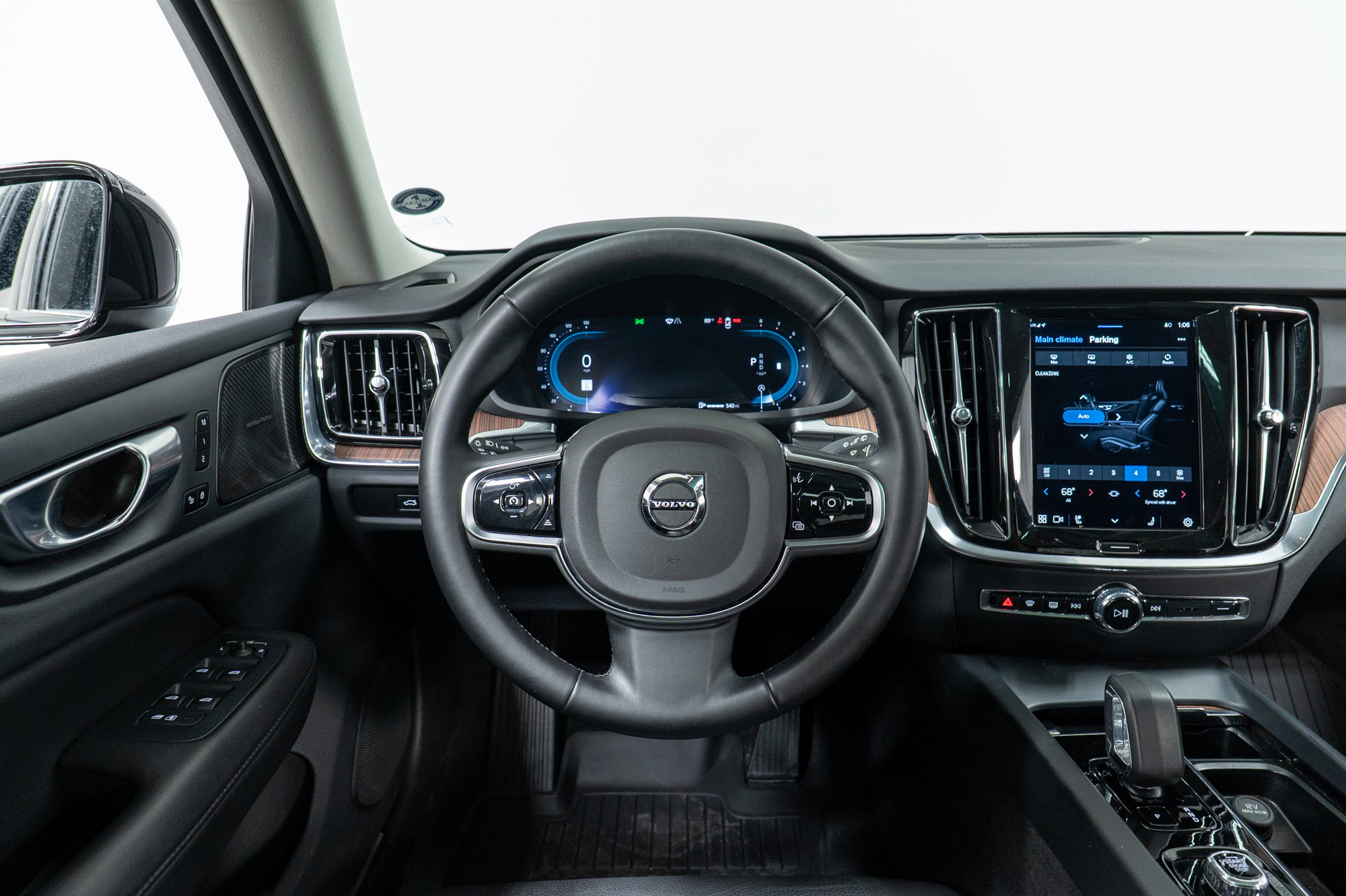 Used 2024 Volvo V60 B5 Cross Country Plus image 17