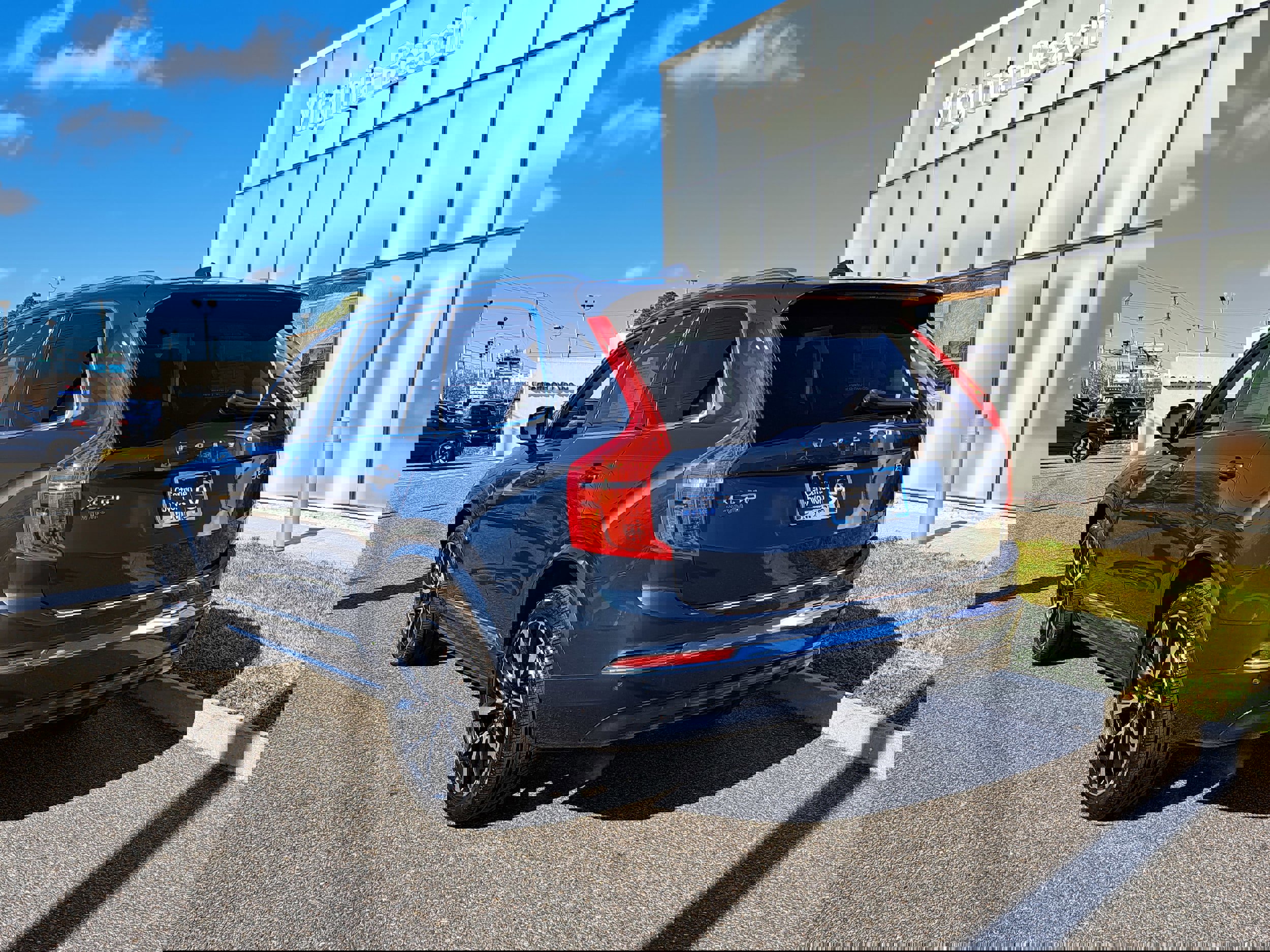 Used 2023 Volvo XC90 B6 Plus w/ Protection Package Premier image 4