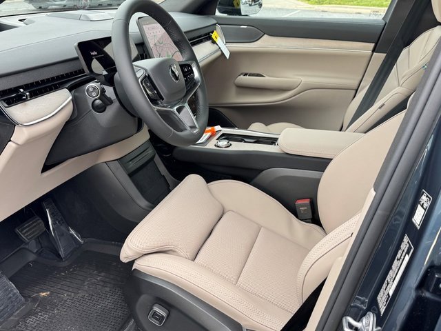 New 2025 Volvo EX90 Plus w/ Protection Package Premier image 19