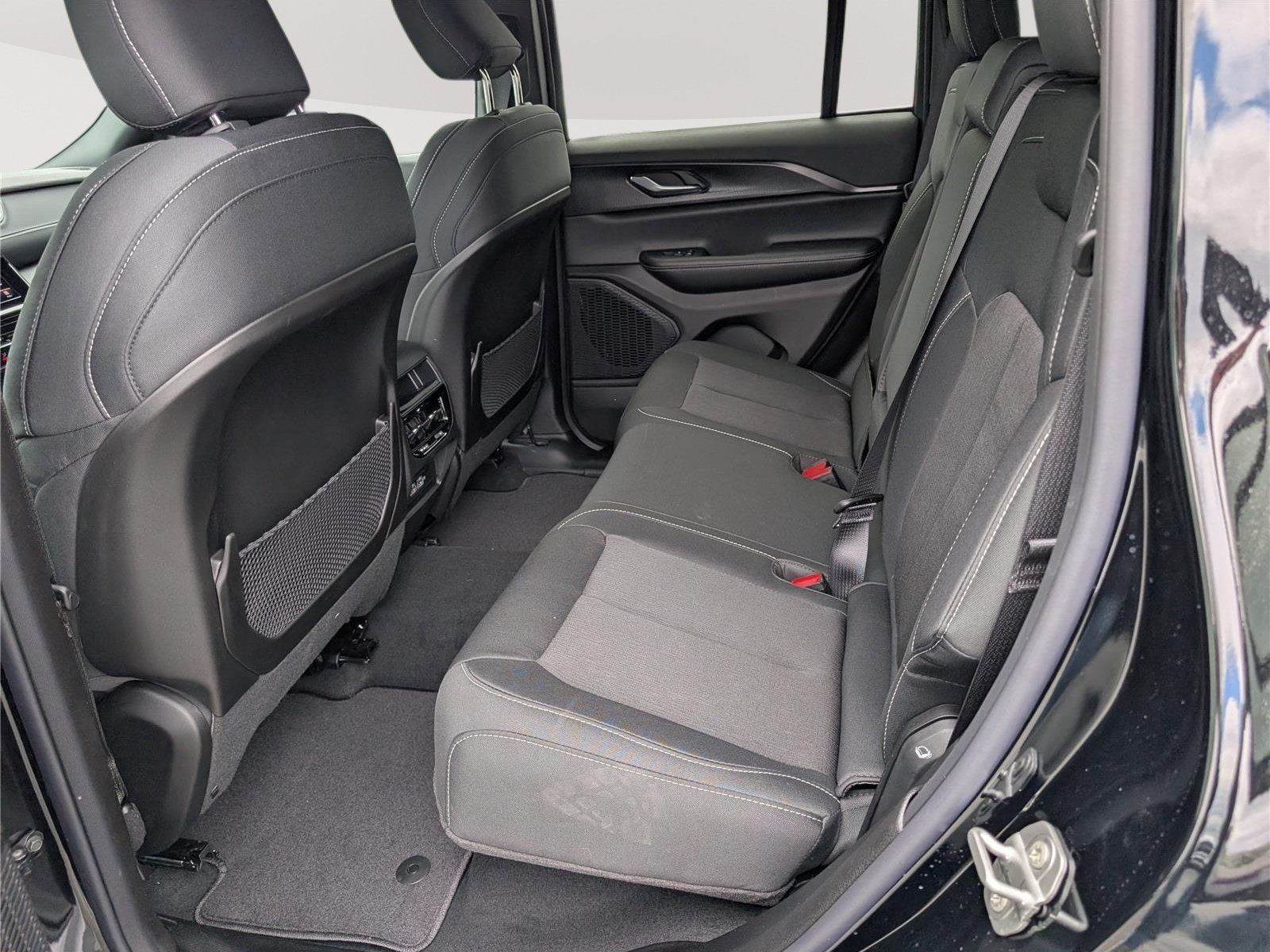 New 2026 Jeep Grand Cherokee Laredo AWD/4WD image 9