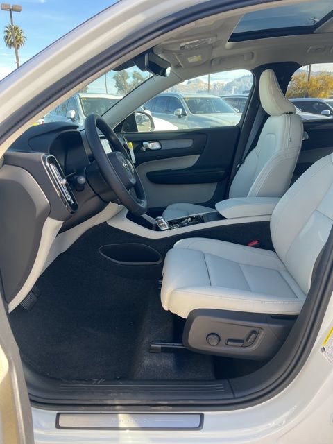 New 2026 Volvo XC40 B5 Plus w/ Protection Package Premier AWD/4WD image 22