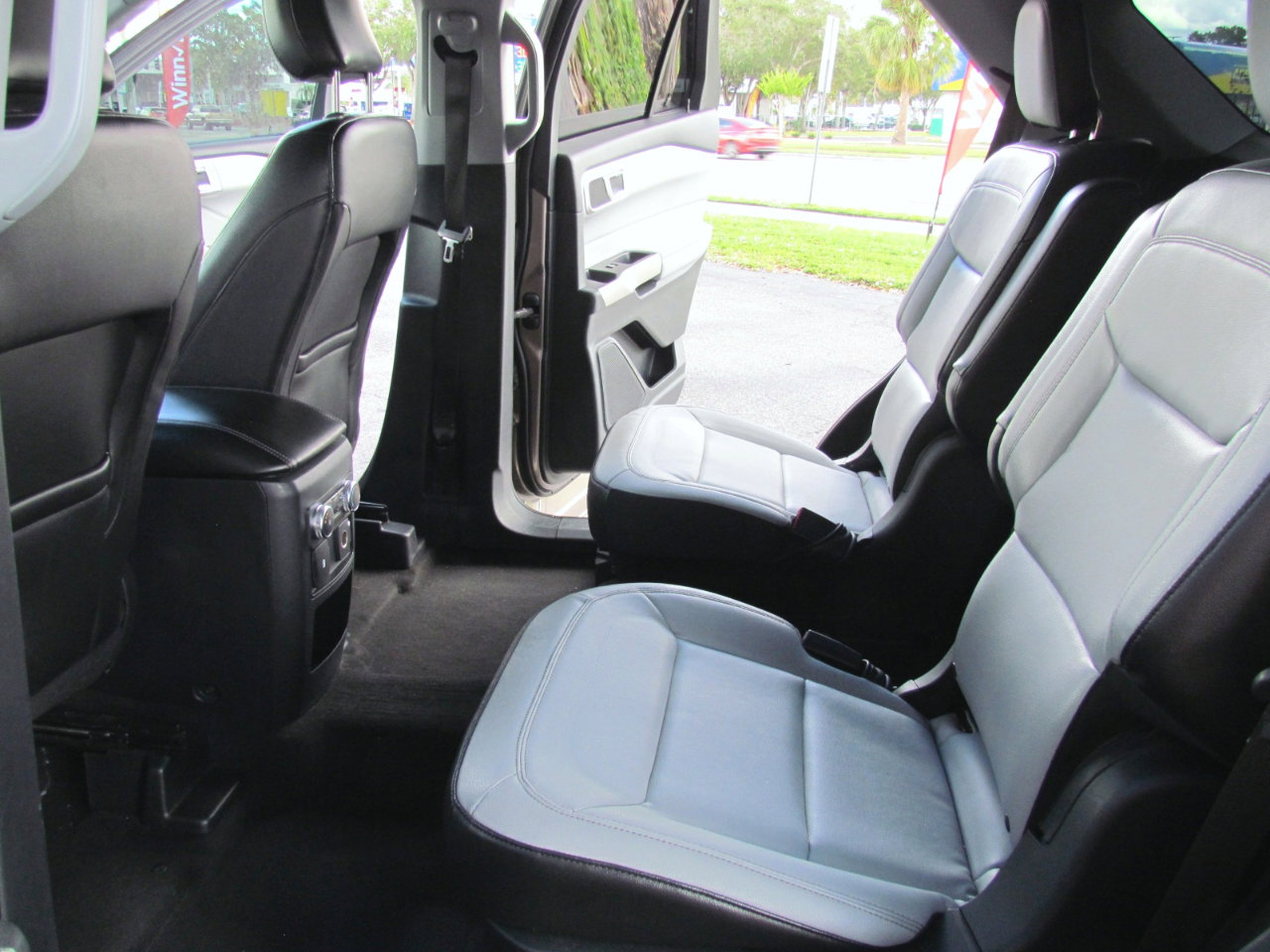 Used 2021 Ford Explorer XLT w/ Equipment Group 202A image 18