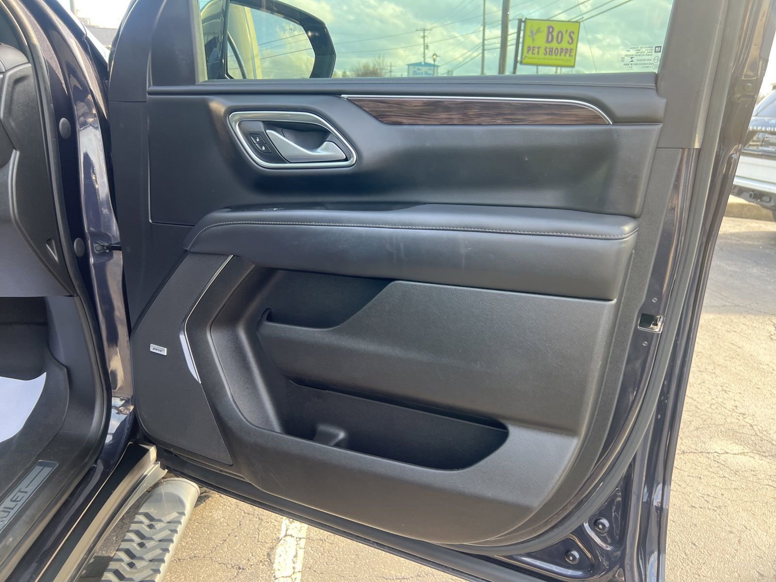 Used 2022 Chevrolet Tahoe Z71 w/ Luxury Package image 36