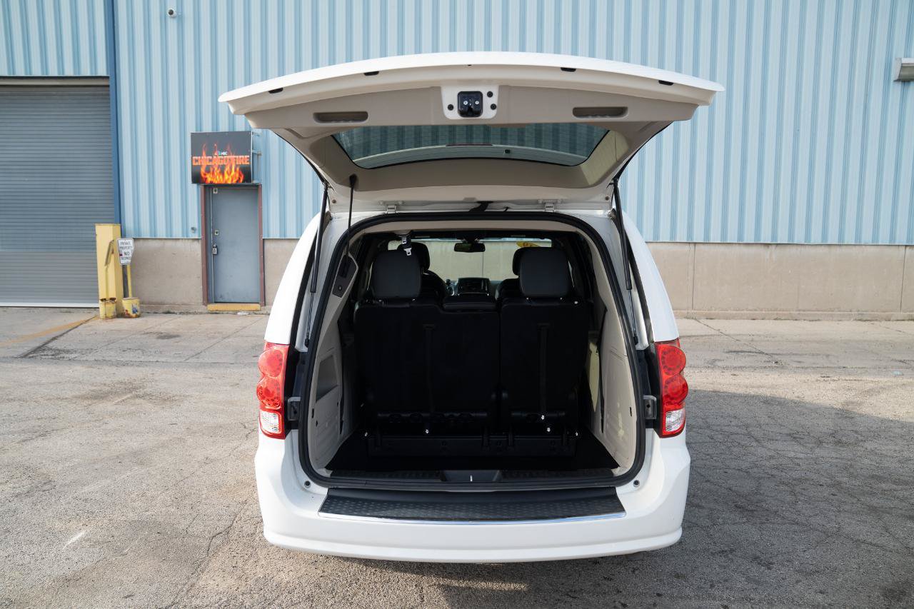 Used 2019 Dodge Grand Caravan SXT FWD image 16