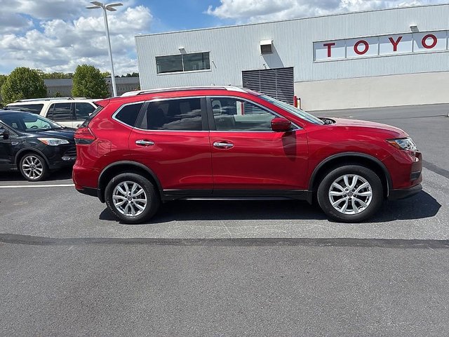 Used 2017 Nissan Rogue SV w/ SV Premium Package AWD/4WD image 5