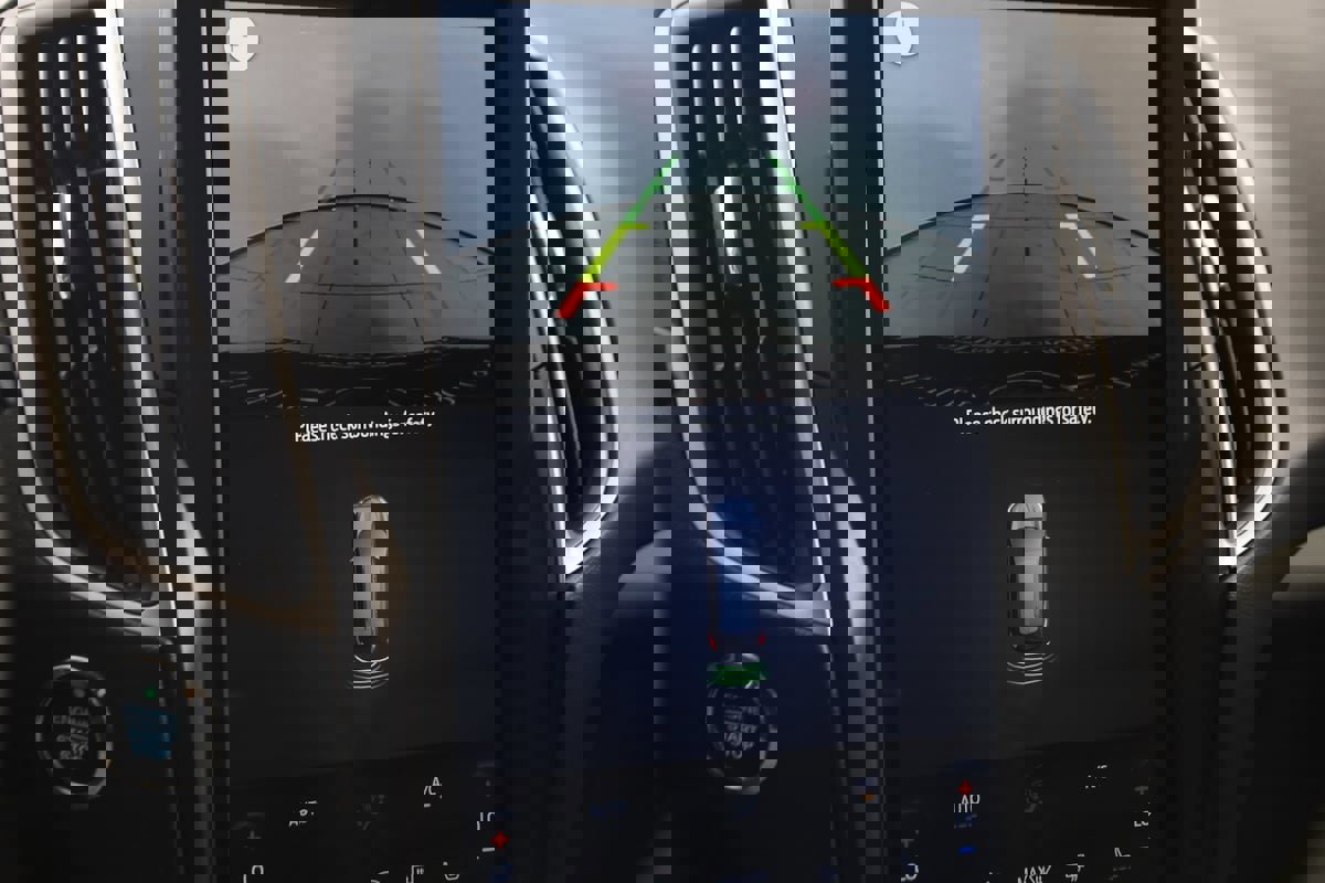 Used 2024 Ford Edge SEL w/ Convenience Package image 9